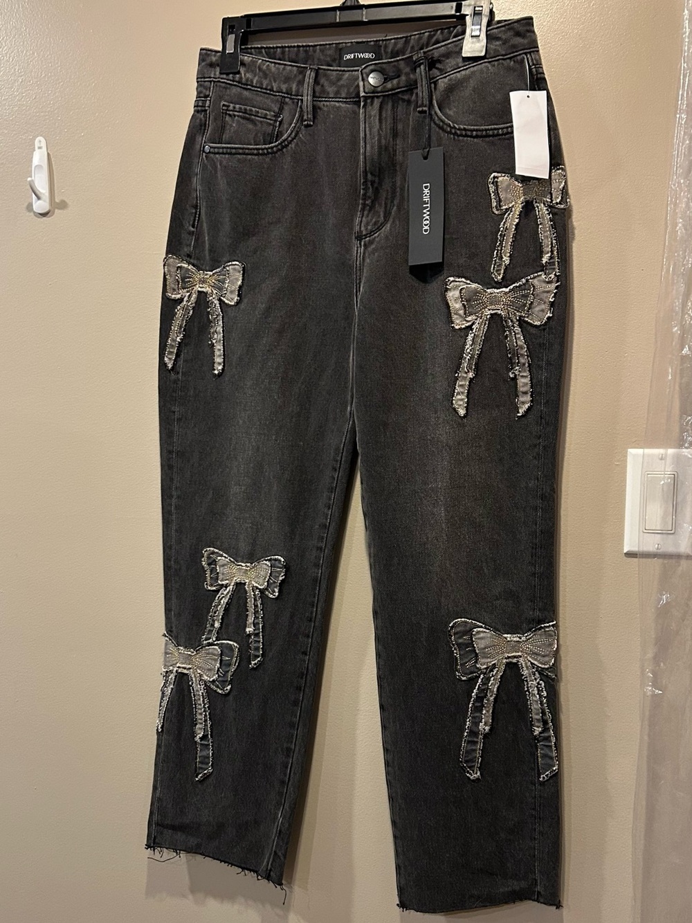 Driftwood Royce What Fun Stretch Denim Patchwork 3D Bow Straight Leg Ankle Jeans - Picture 4 of 11